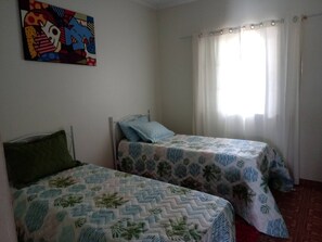 2 室のベッドルーム、アイロン / アイロン台、WiFi (無料)、車椅子でアクセスできる設備