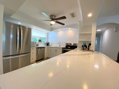 Cheerfull Villa..  Best Location in Naples!!!  All you need in one home.