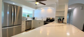 Cheerfull Villa..  Best Location in Naples!!!  All you need in one home.