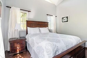 3 bedrooms, desk, iron/ironing board, travel cot