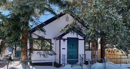Cozy yet Modern SF home, Your Colorado Mountain Basecamp Getaway!