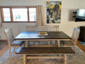 Dining - Cozy yet Modern SF home, Your Colorado Mountain Basecamp Getaway! (Leadville)
