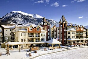 Exterior - Warm & Cozy 1BD & BA Small Hotel Room in Canmore; Free UG Parking & Gym & AC (Canmore)