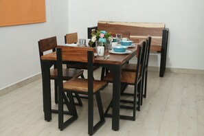 Kamar Keluarga | Ruang makan