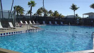 Ulkouima-allas, lämmitetty uima-allas