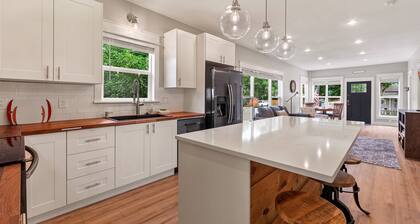 Cozy Chic Home In Downtown Loveland!