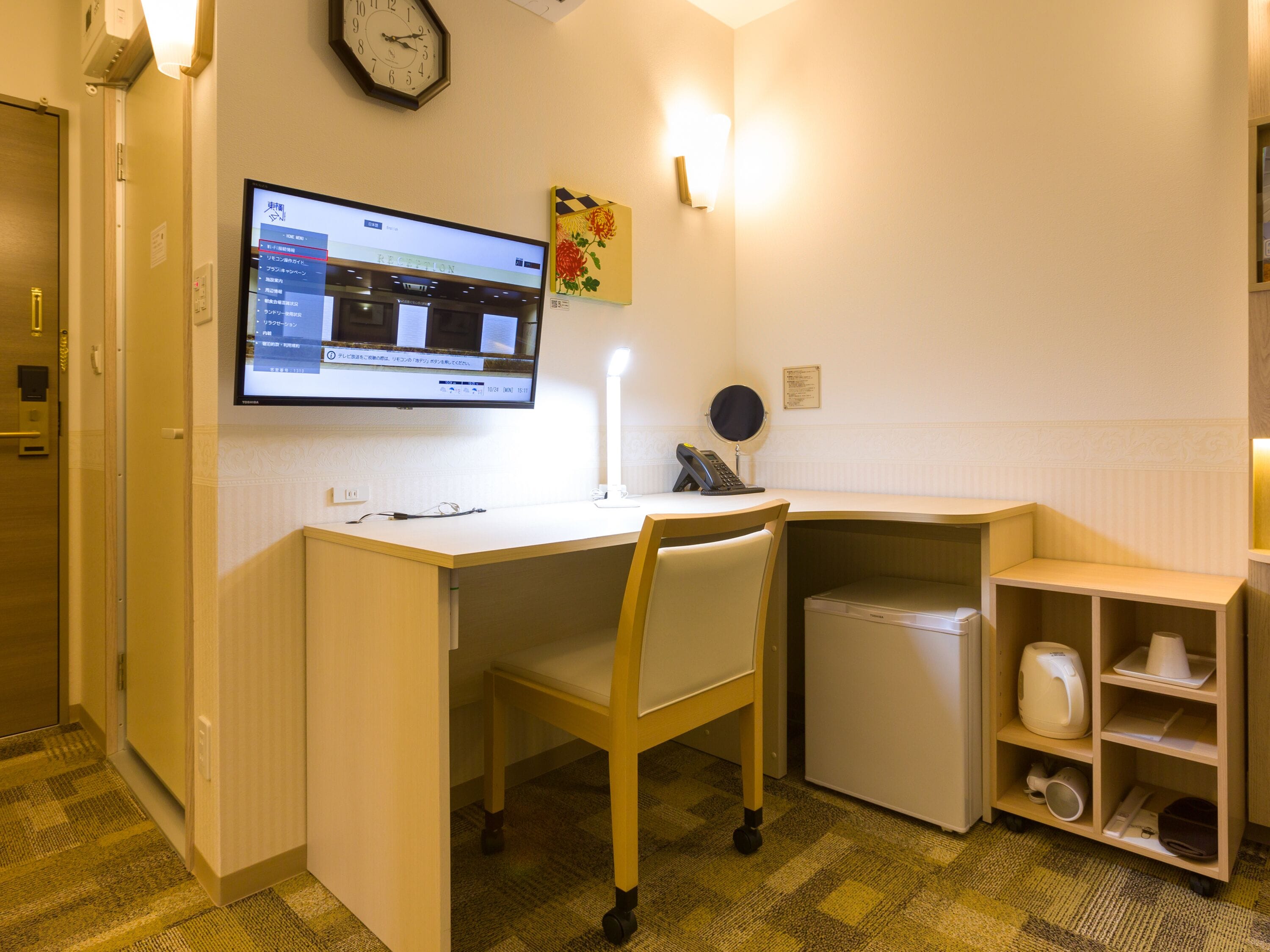 1 bedroom, desk, free wifi, bed sheets