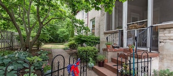 The 8th Street ART House. Relax and be inspired!