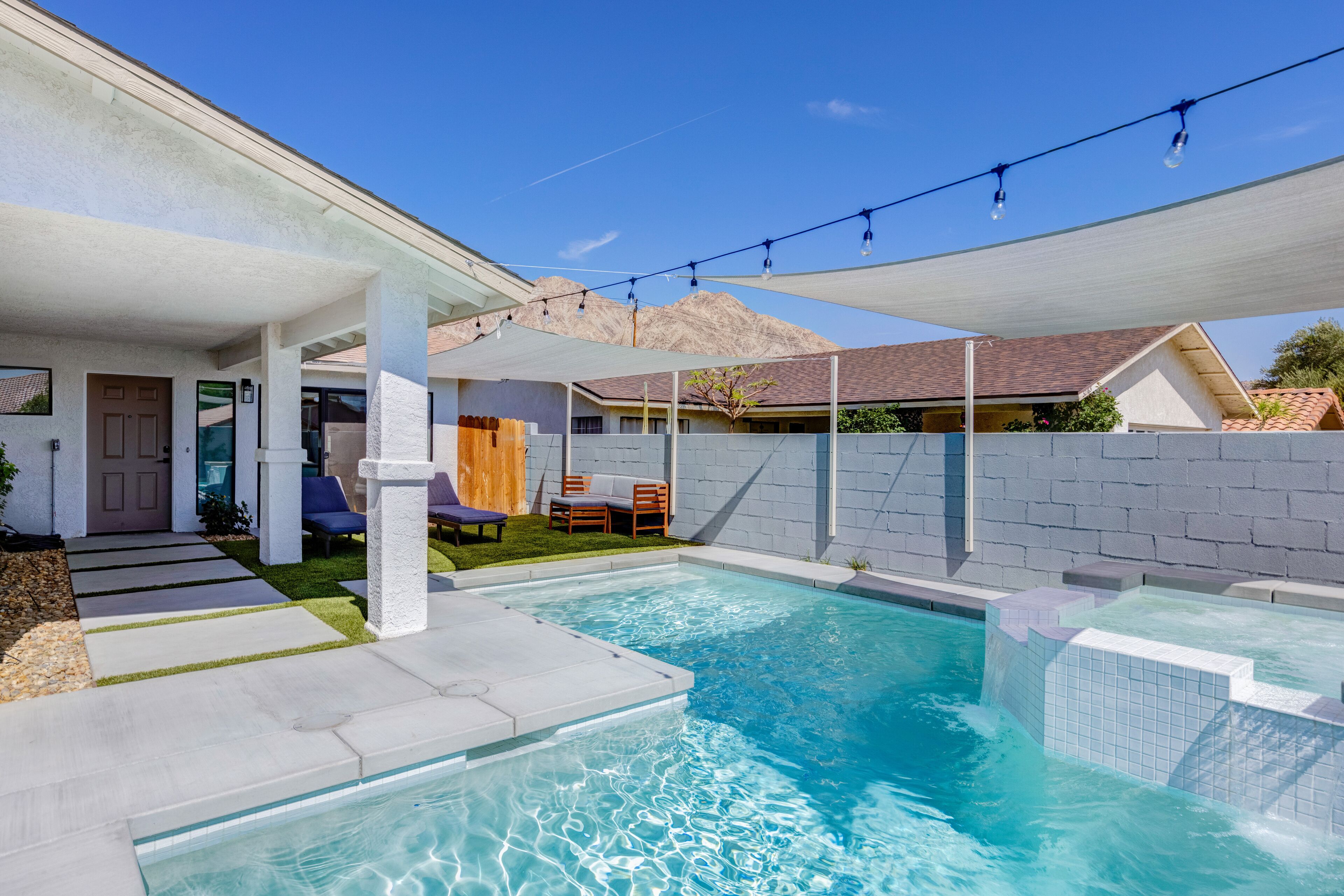 La Quint Cove Desert Home Oasis (Pool + Jacuzzi)