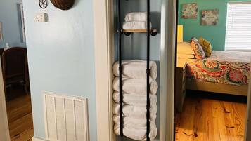 2 bedrooms, desk, iron/ironing board, travel crib
