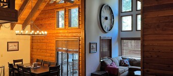 Fully updated Truckee cabin with plenty of beds
