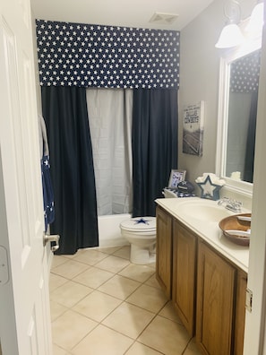 Combined shower/bathtub, towels, toilet paper