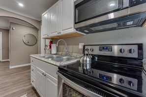 Refrigerador, microondas, horno, cafetera/tetera