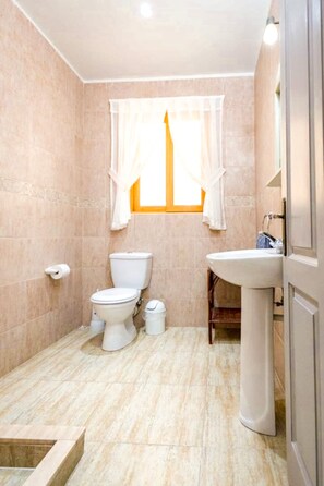 Villa, 4 Bedrooms, Private Pool | Bathroom