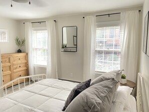 2 bedrooms, iron/ironing board, free WiFi, bed sheets