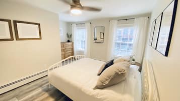 2 bedrooms, iron/ironing board, free WiFi, bed sheets
