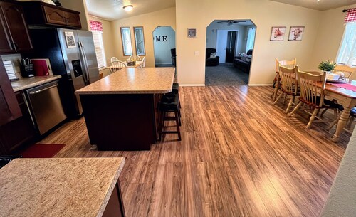 ★Entire House♥Pickle-ball★BBQ★WiFi/Arcade/Games★Basketball★Volleyball★Fire Pit