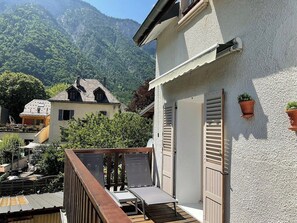 Property grounds - STUNNING 3 BED CYCLE/SKI APARTMENT - SLEEPS 6 (Le Bourg-d'Oisans)