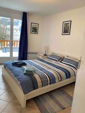 3 bedrooms, iron/ironing board, travel crib, WiFi