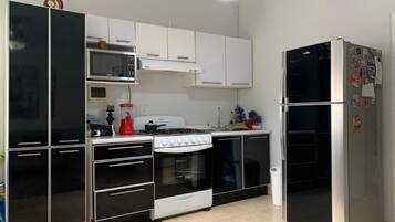 Microwave, oven, stovetop, coffee/tea maker