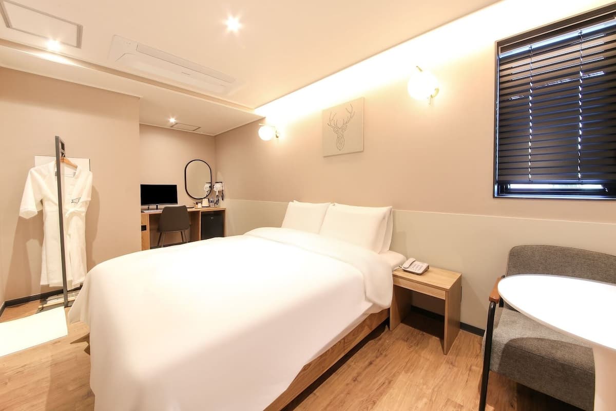 standard double room | premium bedding, down duvets, free wifi, bed sheets