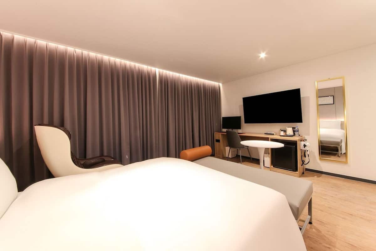 superior double room | premium bedding, down duvets, free wifi, bed sheets