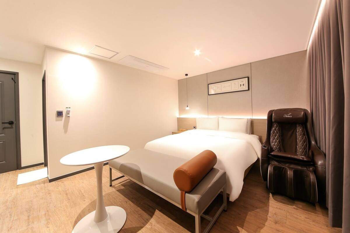 superior double room | premium bedding, down duvets, free wifi, bed sheets