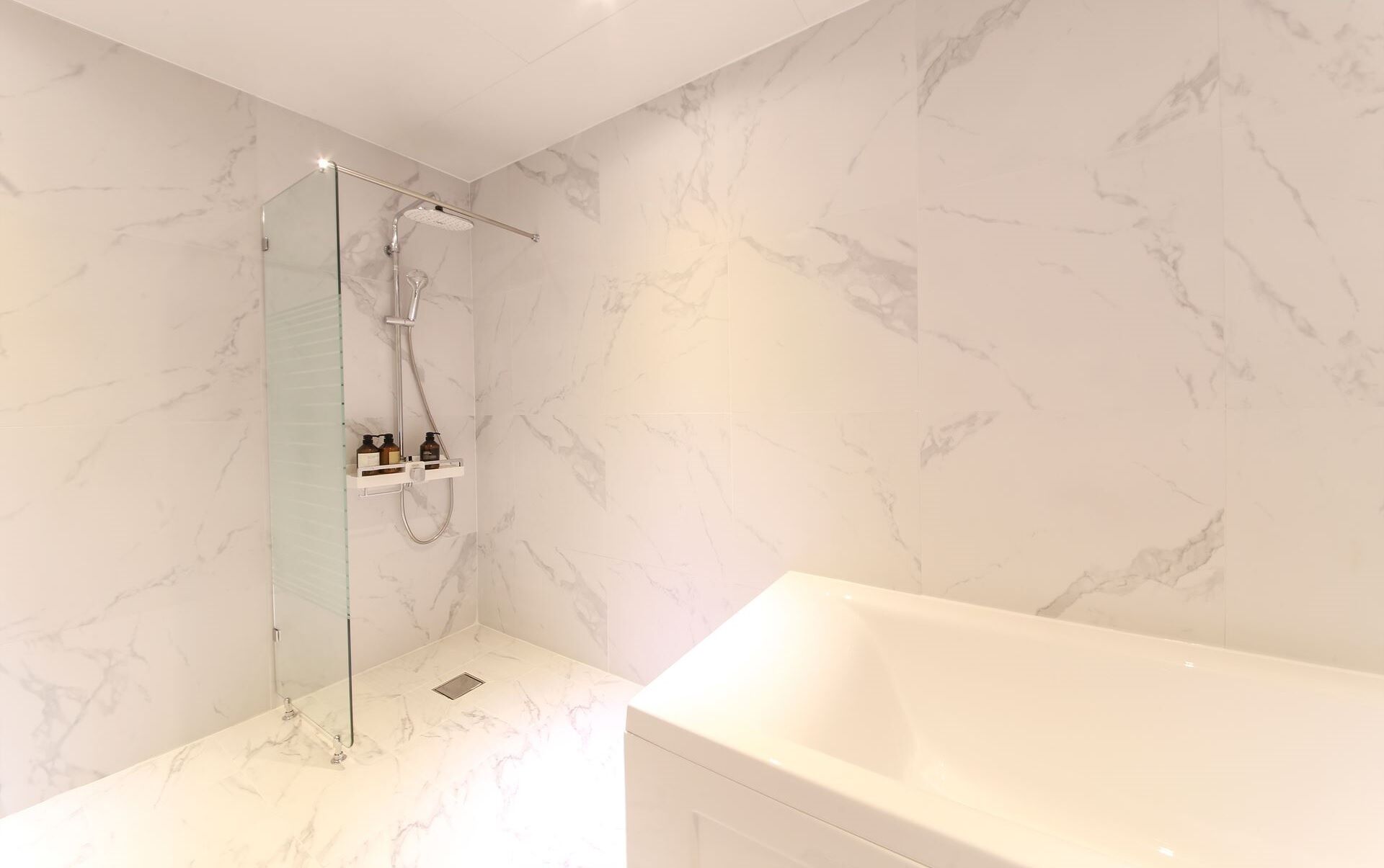 business double room | bathroom | free toiletries, hair dryer, dressing gowns, bidet