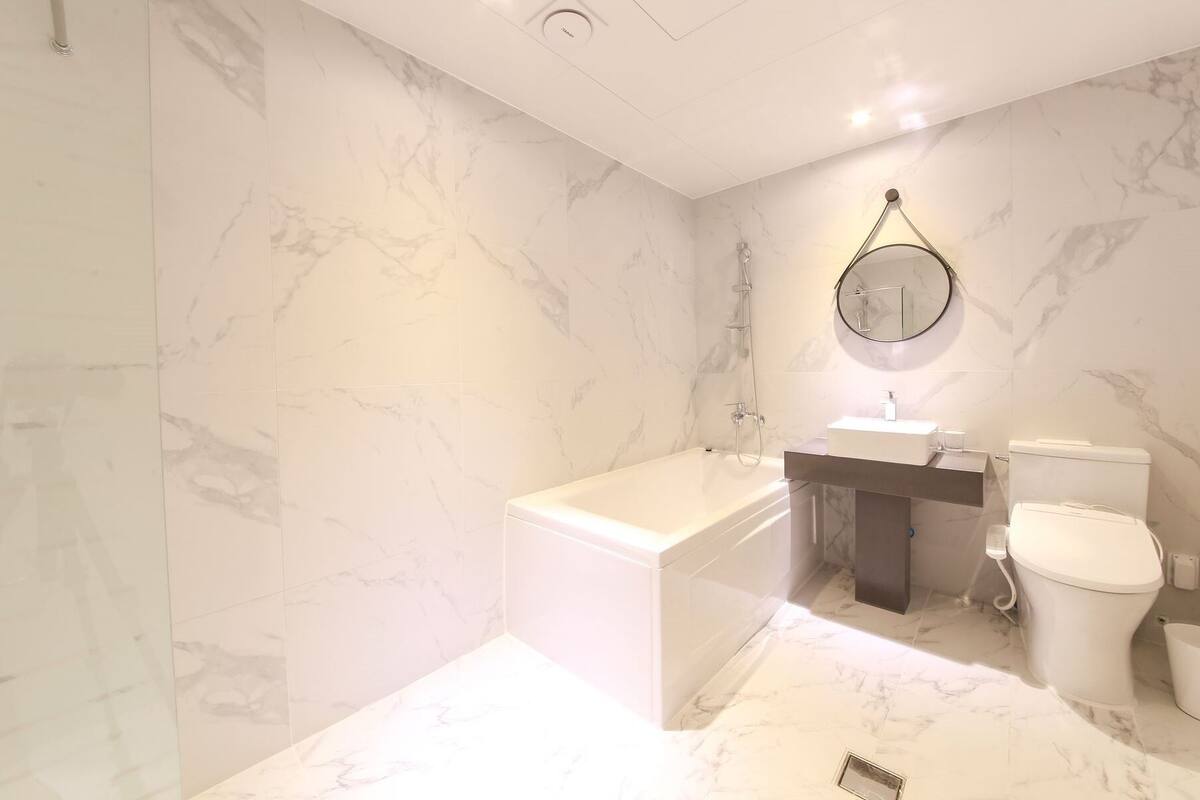 business double room | bathroom | free toiletries, hair dryer, dressing gowns, bidet