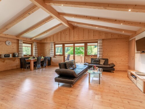 Gemütliche Wohnung mit Terrasse und Skiraum