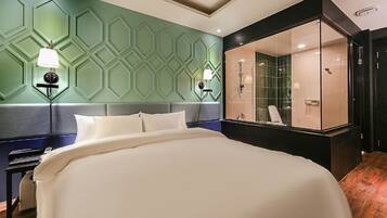 Suite | Down duvets, blackout curtains, soundproofing, iron/ironing board