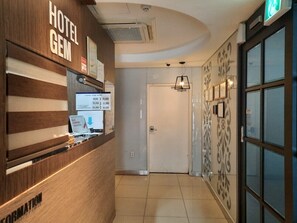 Reception - Hotel Gem (Busan)