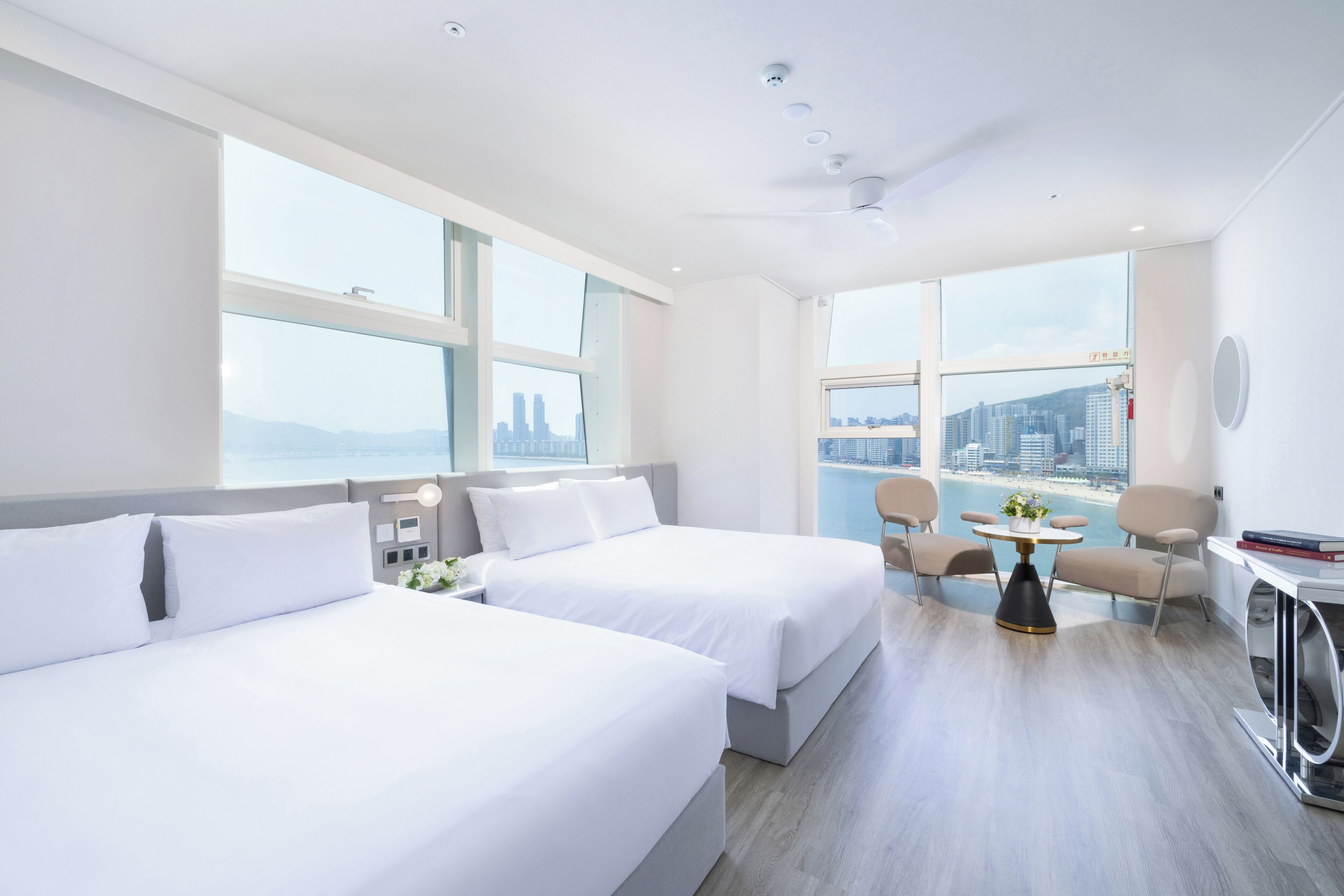Signature Ocean Suite (+Styler) | Desk, blackout drapes, soundproofing, WiFi (free)