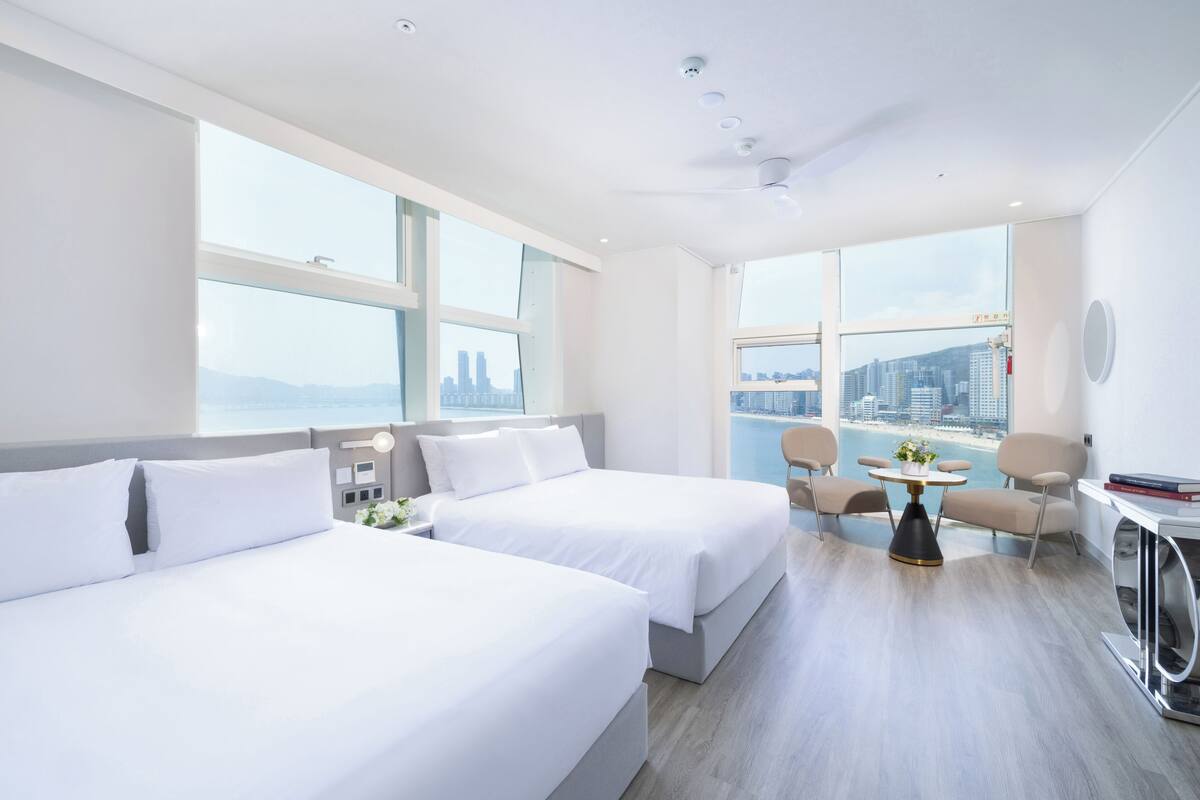 Signature Ocean Suite (+Styler) | Desk, blackout drapes, soundproofing, WiFi (free)