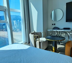 Executive Ocean Suite (+Styler) | مكتب وستائر تعتيم وتجهيزات عازلة للصوت وواي فاي مجانًا