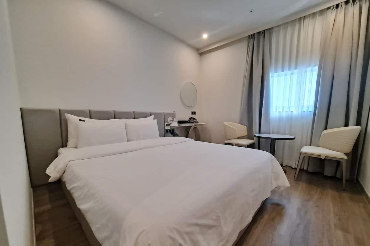 Standard City Double | 1 phòng ngủ, bàn, màn/rèm cản sáng, phòng cách âm
