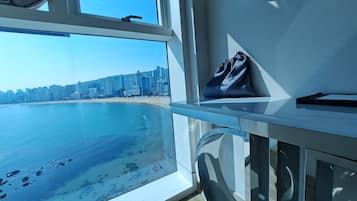 Deluxe Ocean Double | Living area