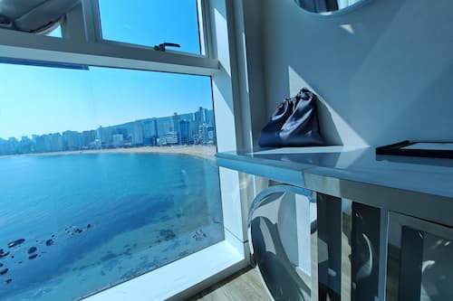 Deluxe Ocean Double | Living area