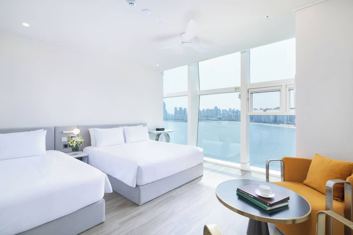 Executive Ocean Suite (+Styler) | Desk, blackout drapes, soundproofing, WiFi (free)