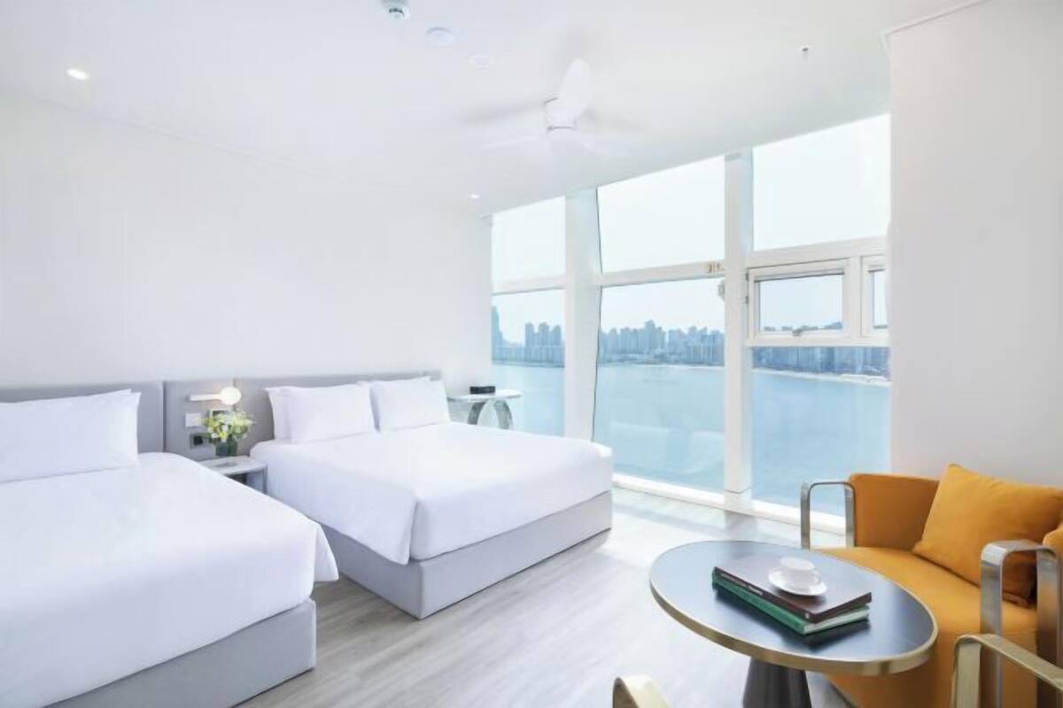1 bedroom, desk, blackout curtains, soundproofing