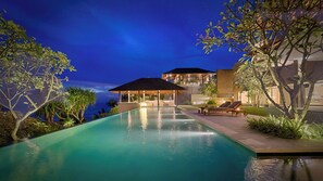 5 bedrooms, individually decorated, individually furnished, desk - Sohamsa Ocean Estate (Kutuh)