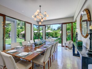 Villa - 6 sovrum (Seseh Beach Villa II) | Restauranger