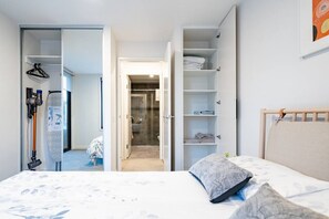 1 chambre, bureau, fer et planche à repasser, Wi-Fi