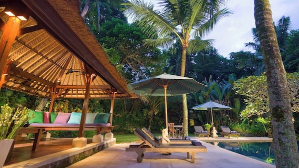 Vila | 4 kamar tidur, brankas, meja kerja, dan setrika/meja setrika