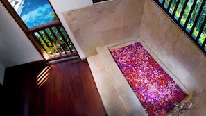 Villa | 4 bedrooms, in-room safe, desk, iron/ironing board - Villa Alamanda (Ubud)