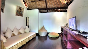Vila | 4 kamar tidur, brankas, meja kerja, dan setrika/meja setrika