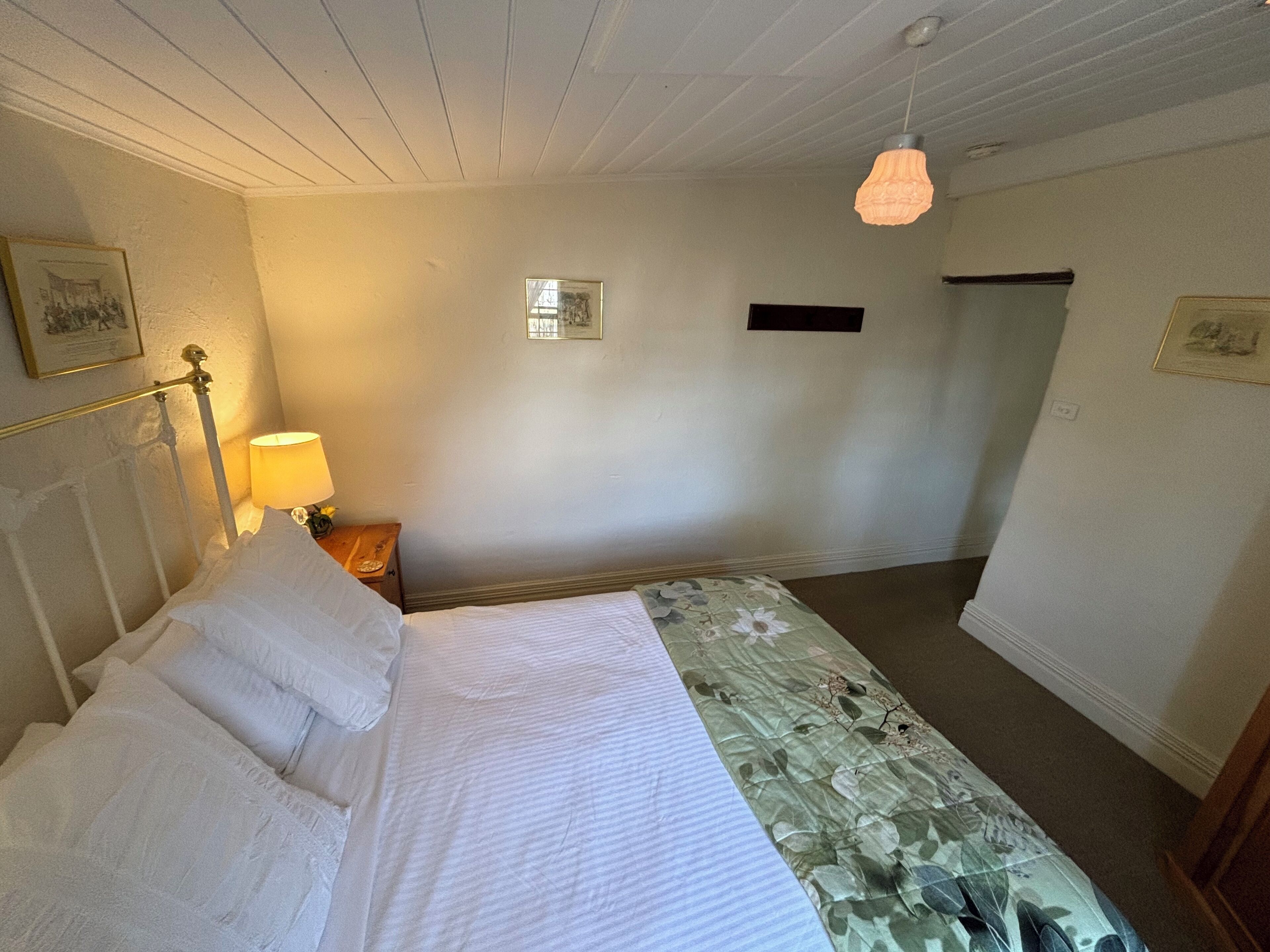 1 Schlafzimmer, Schreibtisch, Bügeleisen/Bügelbrett, Bettwäsche