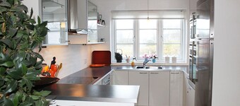 Schönes Ferienhaus aus Stein mit 2 Duschbädern, Sauna, Whirlpool und Ofen