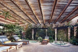 Couples treatment rooms, sauna, steam room, body treatments