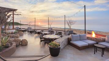 7 restaurants, breakfast, lunch, dinner served; Latin American cuisine